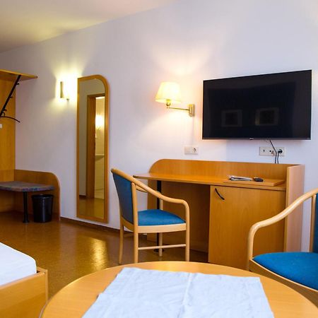 Hotel Zur Linde Gädheim エクステリア 写真