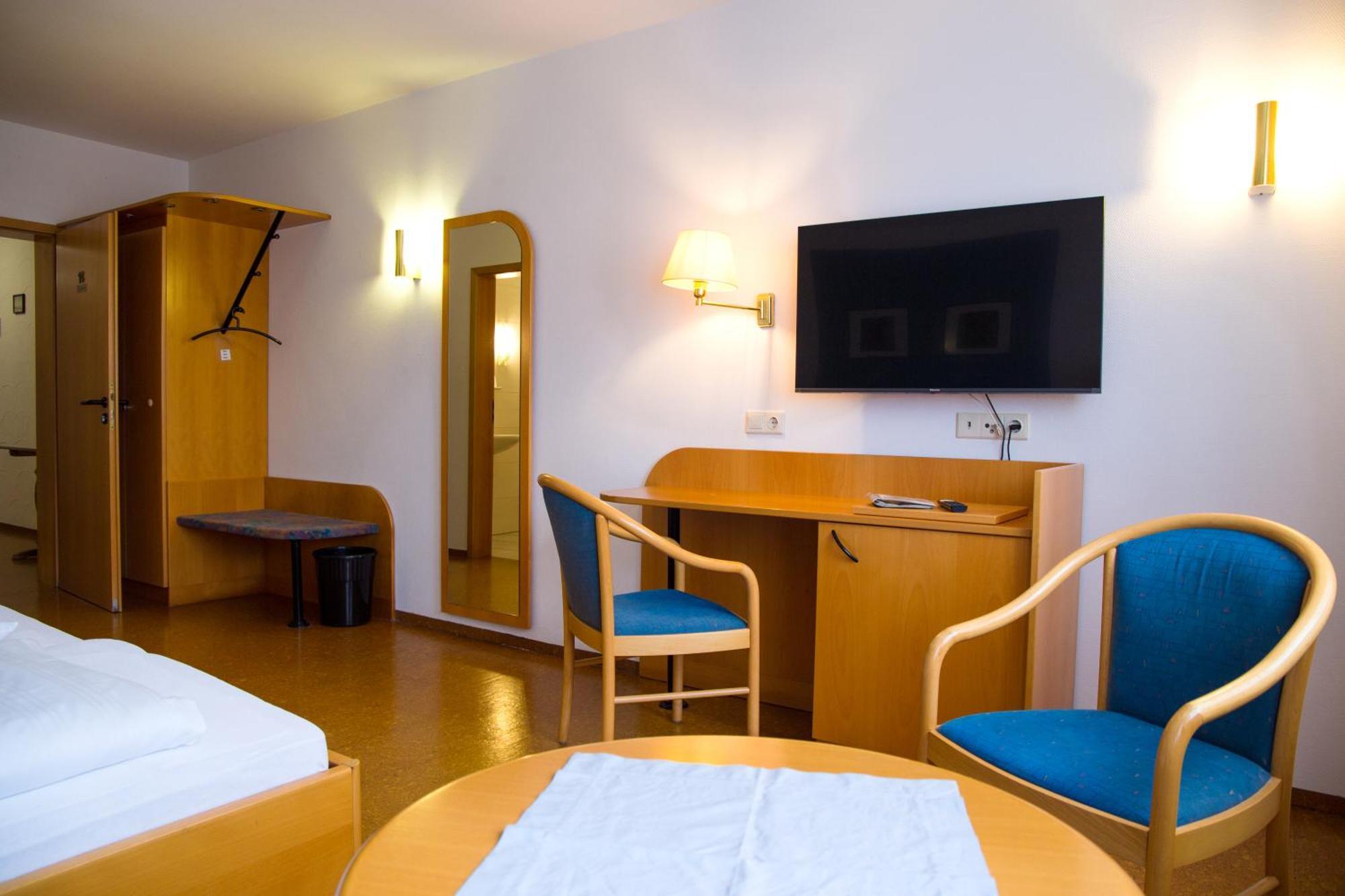 Hotel Zur Linde Gädheim エクステリア 写真