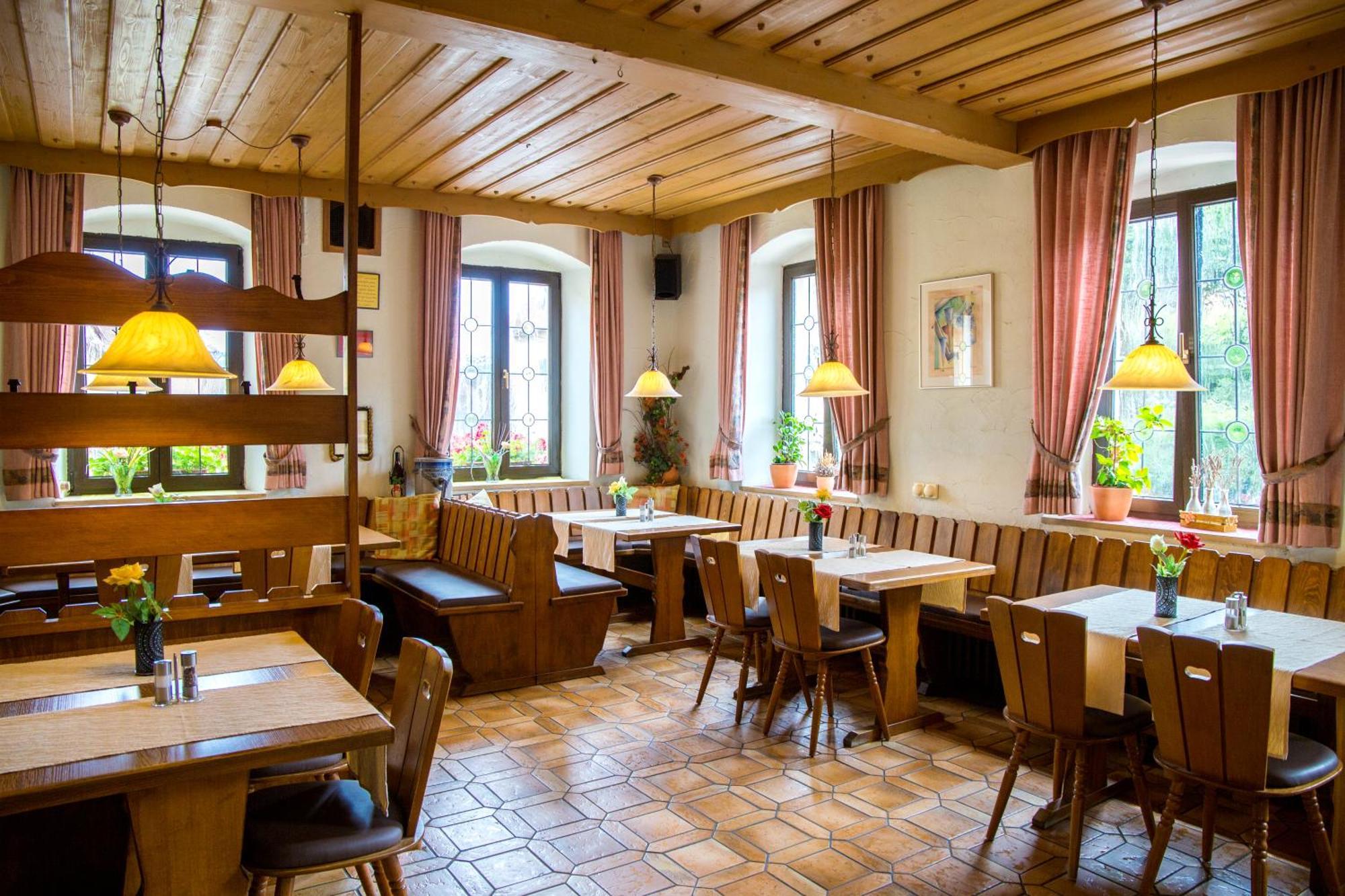 Hotel Zur Linde Gädheim エクステリア 写真