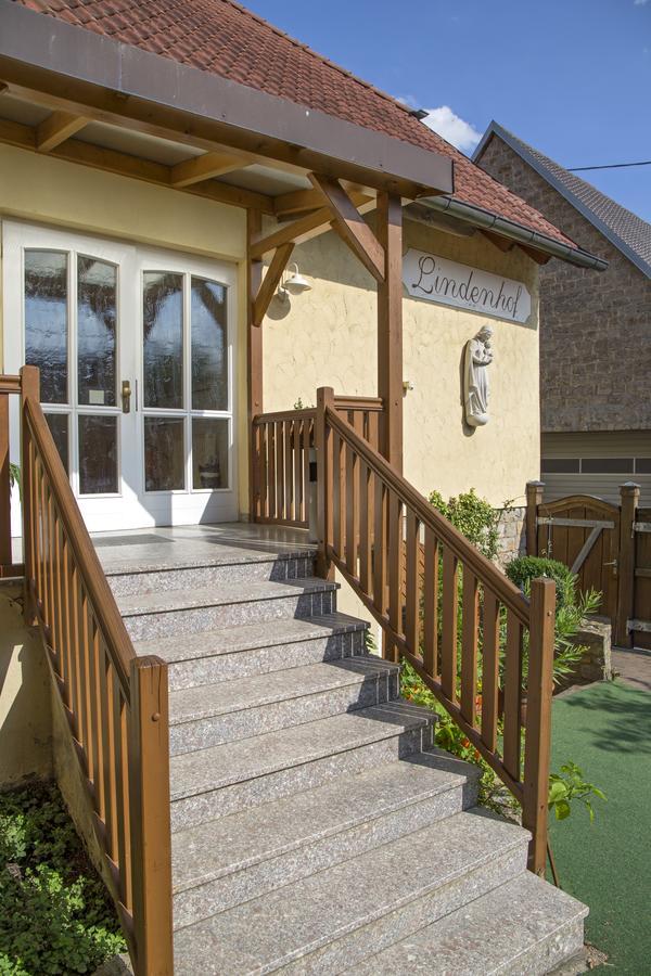 Hotel Zur Linde Gädheim エクステリア 写真